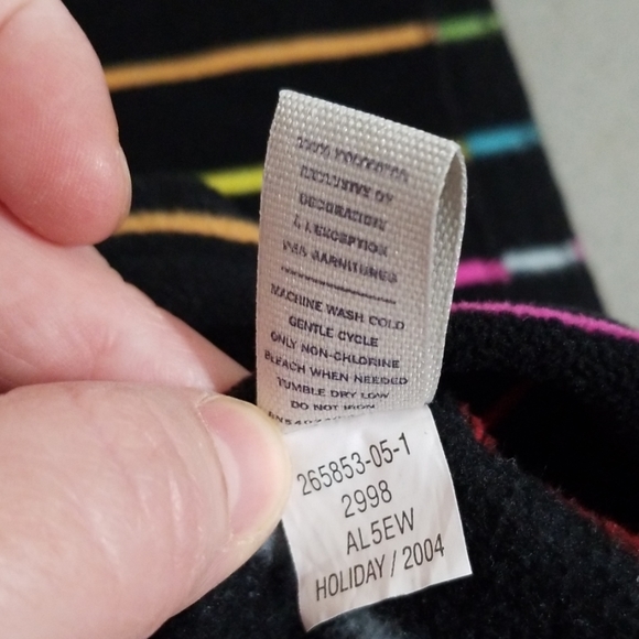 Old Navy Hat and Scarf set - Picture 4 of 11